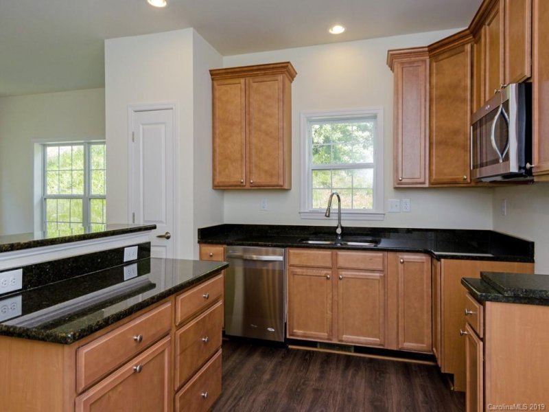 Property image 4 at 4 Willow Shade Drive, Asheville, NC 28806