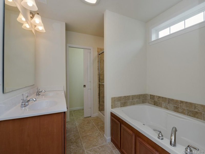 Property image 5 at 4 Willow Shade Drive, Asheville, NC 28806