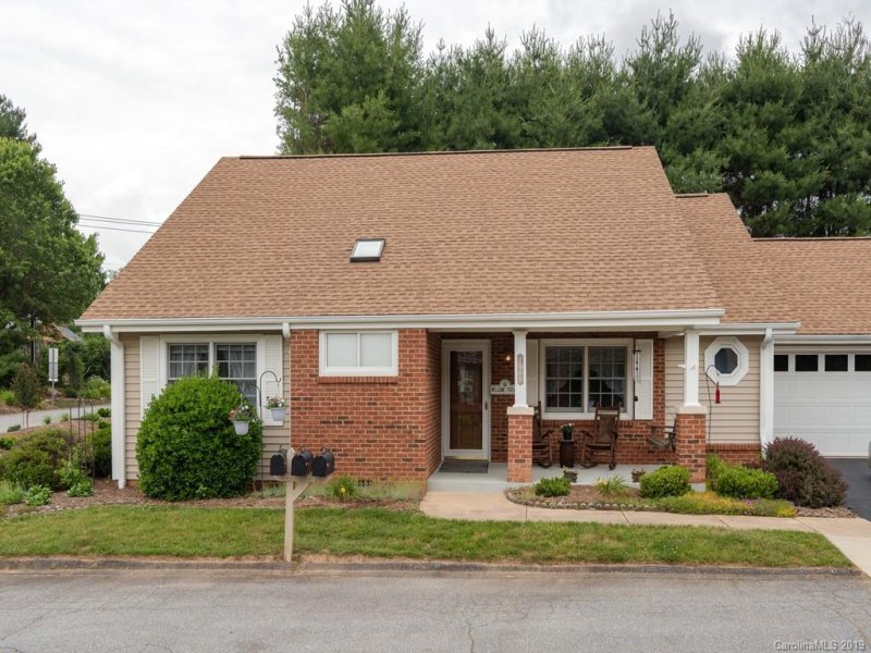 Property image 2 at 1056 Saddlebrook Drive, Hendersonville, NC 28739