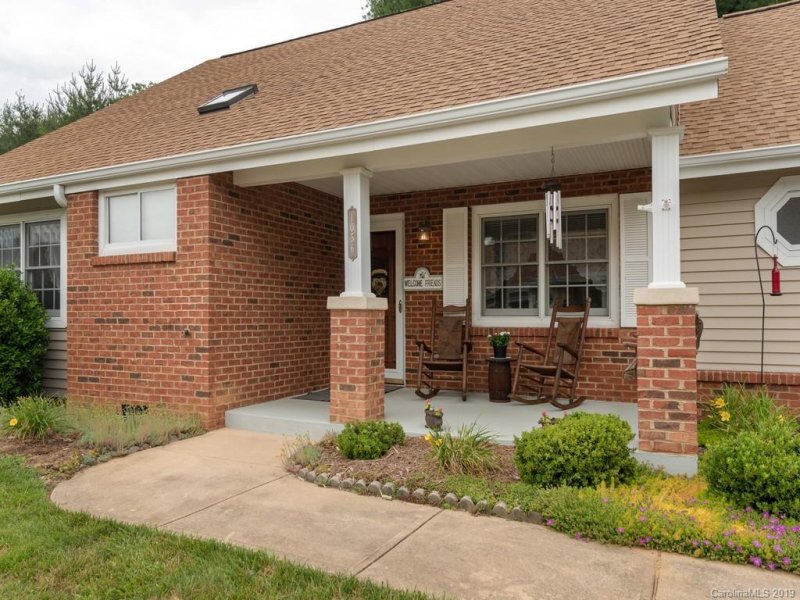 Property image 4 at 1056 Saddlebrook Drive, Hendersonville, NC 28739