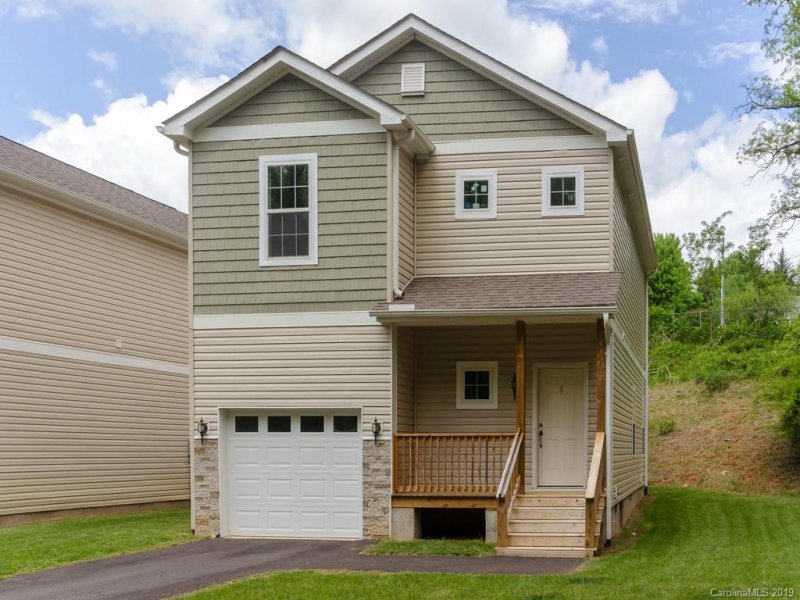 8 Willow Shade Drive