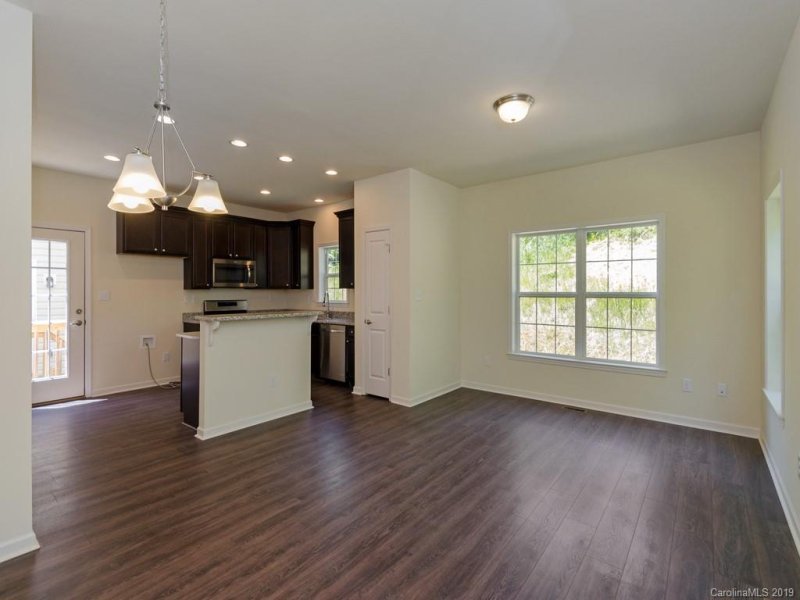 Property image 3 at 8 Willow Shade Drive, Asheville, NC 28806