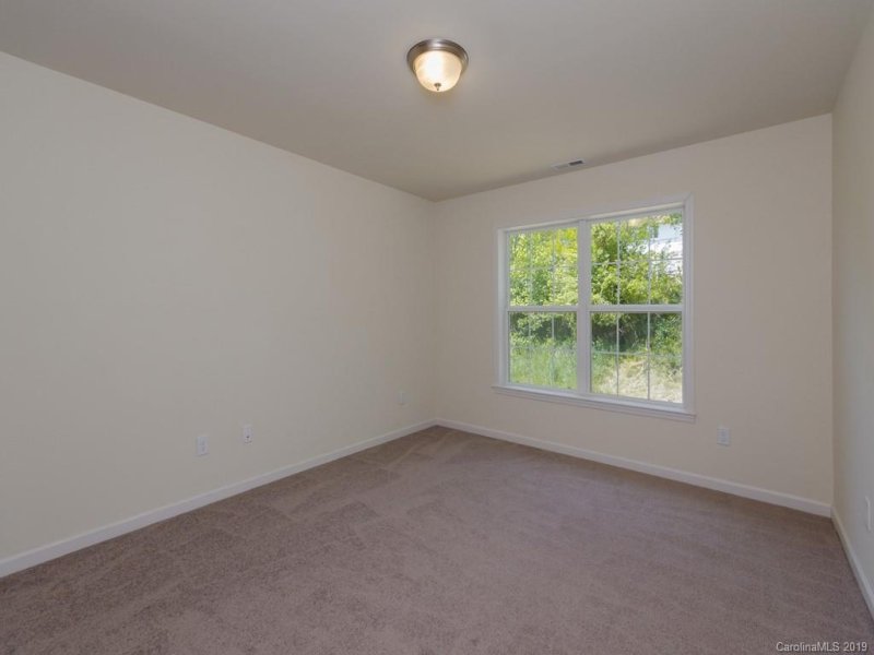 Property image 5 at 8 Willow Shade Drive, Asheville, NC 28806