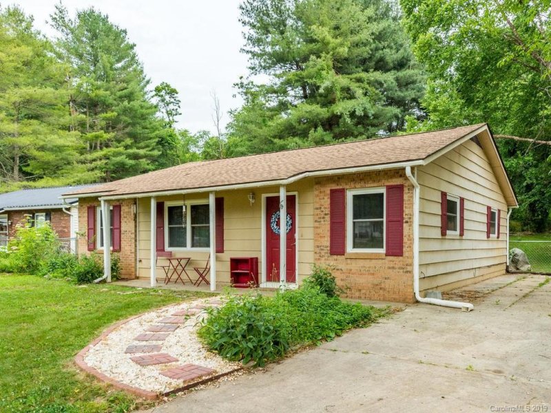 Property image 2 at 6 Waterford Court, Asheville, NC 28806