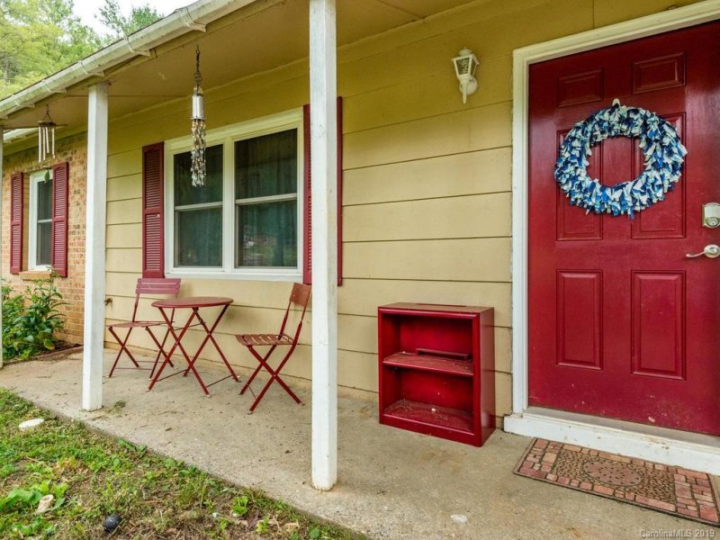 Property image 3 at 6 Waterford Court, Asheville, NC 28806