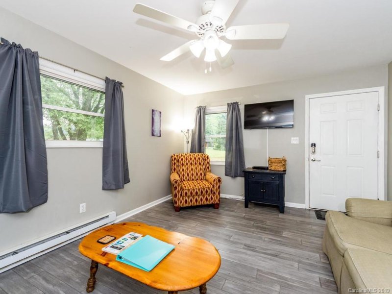 Property image 4 at 6 Waterford Court, Asheville, NC 28806