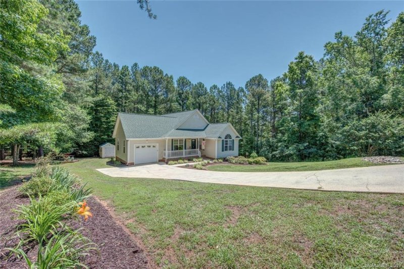 Property image 2 at 515 Sara Court, Gastonia, NC 28052