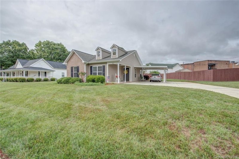 Property image 2 at 804 E Catawba Street, Belmont, NC 28012