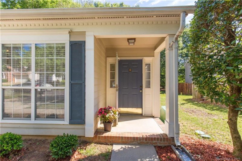 Property image 2 at 13313 Lampmeade Lane, Charlotte, NC 28273