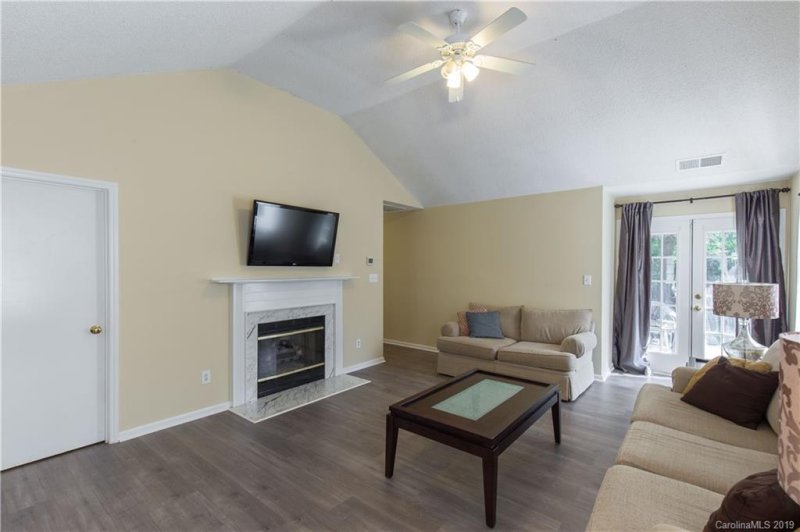 Property image 3 at 13313 Lampmeade Lane, Charlotte, NC 28273