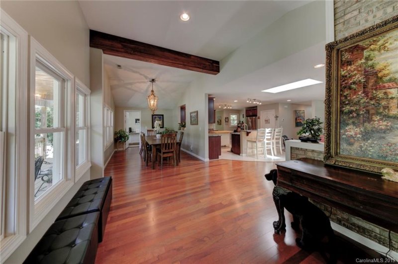 Property image 3 at 102 Castleton Lane, Hendersonville, NC 28791