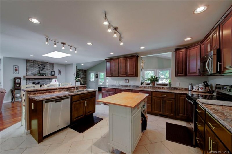 Property image 5 at 102 Castleton Lane, Hendersonville, NC 28791