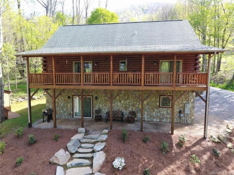 Property image 2 at 44 Crickhollow Lane, Waynesville, NC 28786