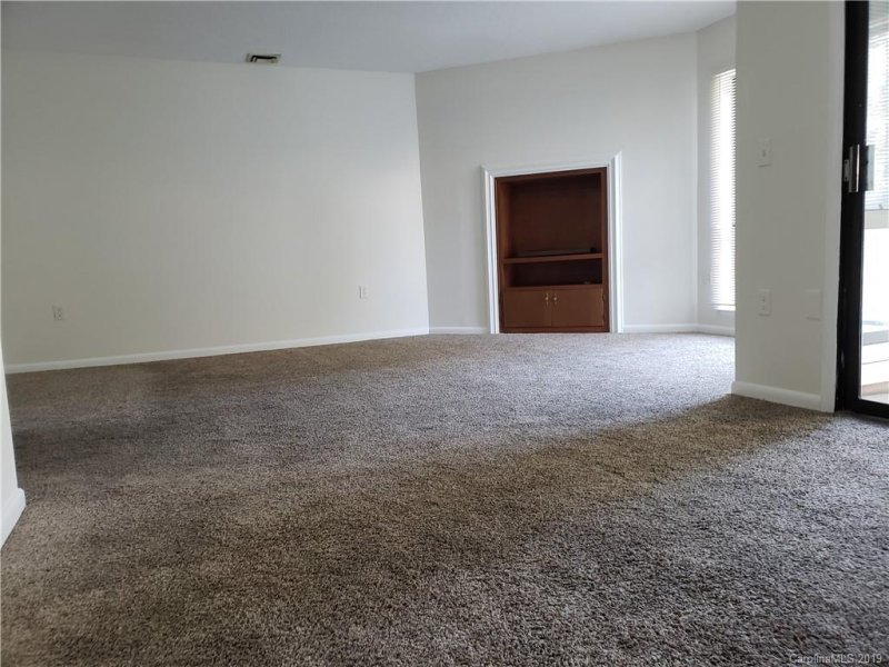 Property image 3 at 4804 Spring Lake Drive, Charlotte, NC 28212