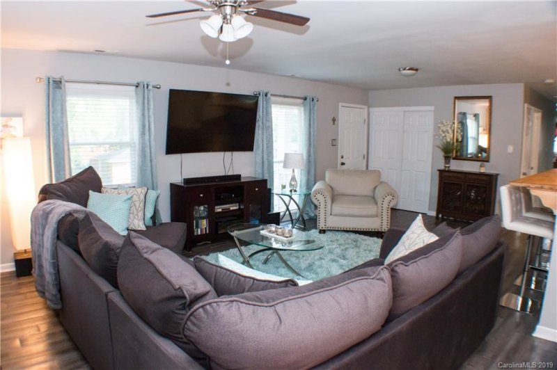 Property image 4 at 1009 Dunleigh Drive, Charlotte, NC 28214