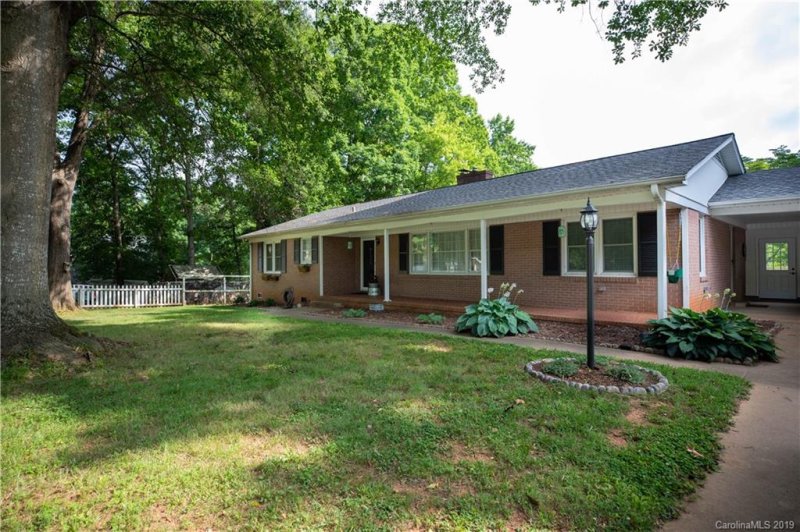 1028 Ridgemont Road
