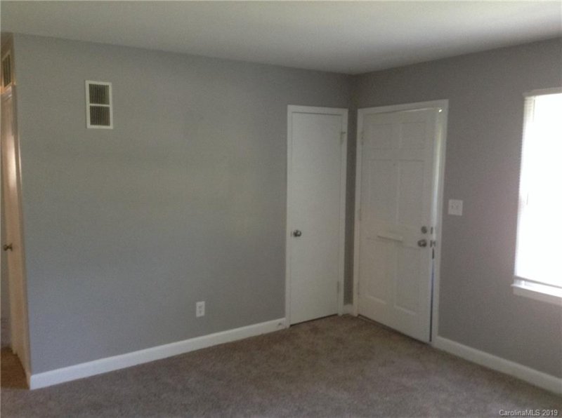 Property image 2 at 4340 Oak Forest Drive, Charlotte, NC 28215