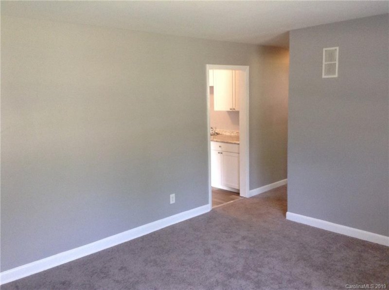 Property image 3 at 4340 Oak Forest Drive, Charlotte, NC 28215