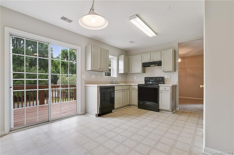 Property image 3 at 3829 Brookchase Lane, Charlotte, NC 28205