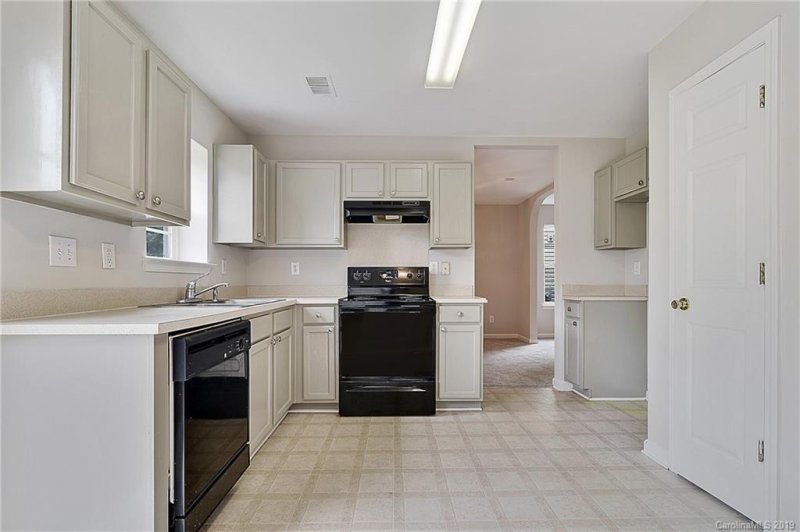 Property image 5 at 3829 Brookchase Lane, Charlotte, NC 28205