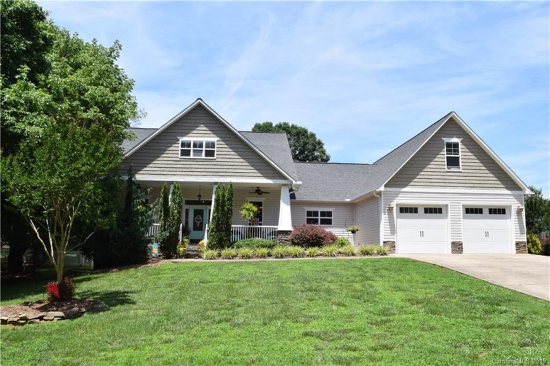 105 Clearwater Drive