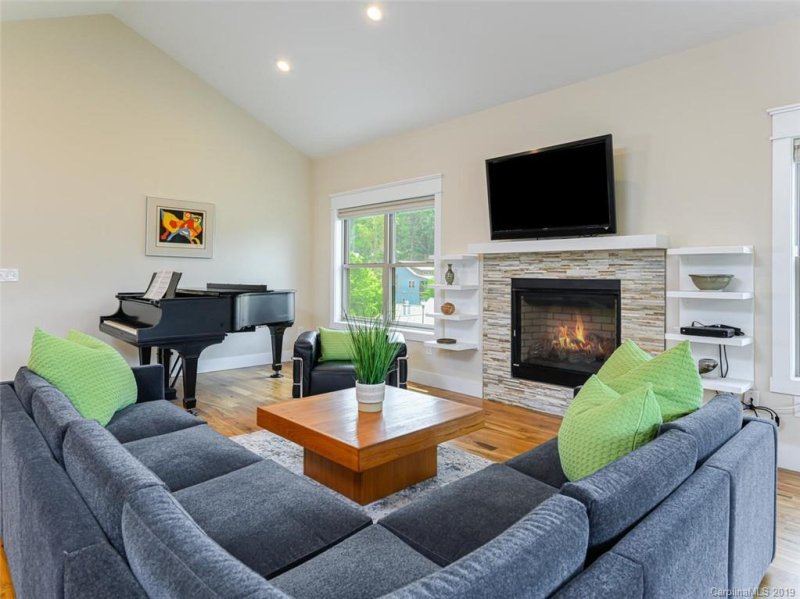 Property image 3 at 12 Shaker Court, Asheville, NC 28805