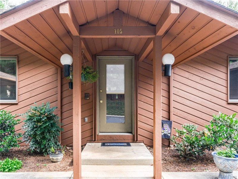 Property image 2 at 105 Woodfield Drive, Asheville, NC 28803