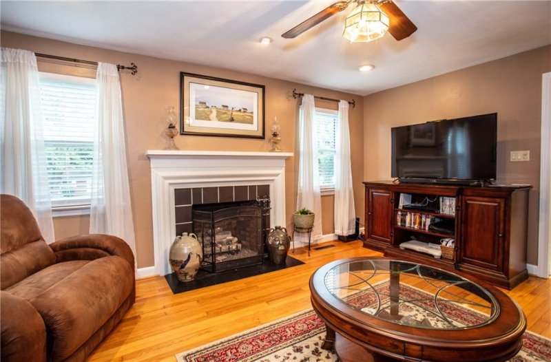 Property image 2 at 2862 20th Street, Hickory, NC 28601