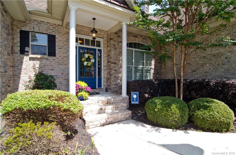 Property image 2 at 513 Little Cove Lane, Lake Wylie, SC 29710