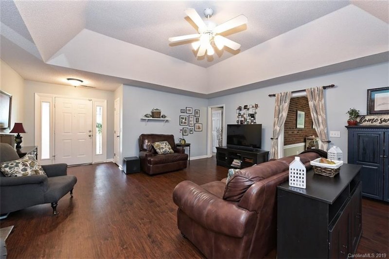 Property image 4 at 7993 King Arthurs Court, Denver, NC 28037