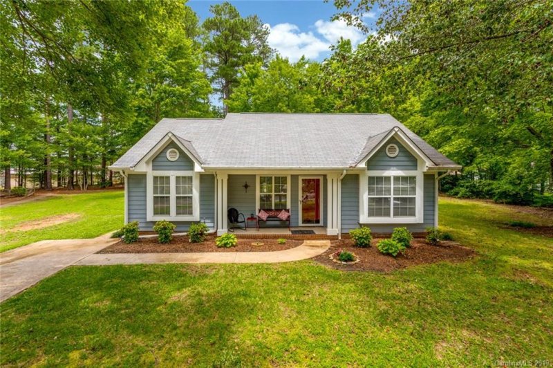 Property image 2 at 194 Valleybrook Drive, Denver, NC 28037