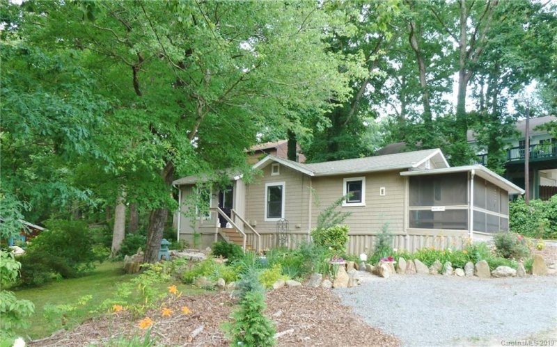 Property image 2 at 4 Spruce Drive, Asheville, NC 28805