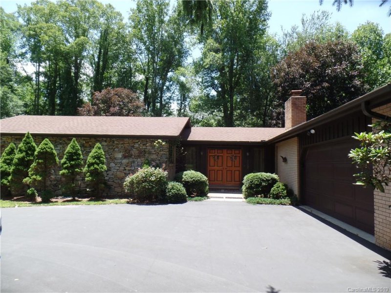 Property image 2 at 112 Brentwood Drive, Hendersonville, NC 28792