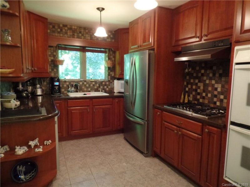 Property image 3 at 112 Brentwood Drive, Hendersonville, NC 28792