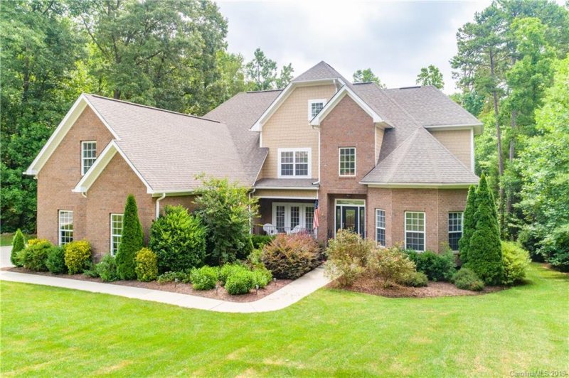 Property image 2 at 162 Waterbury Drive, Mooresville, NC 28117