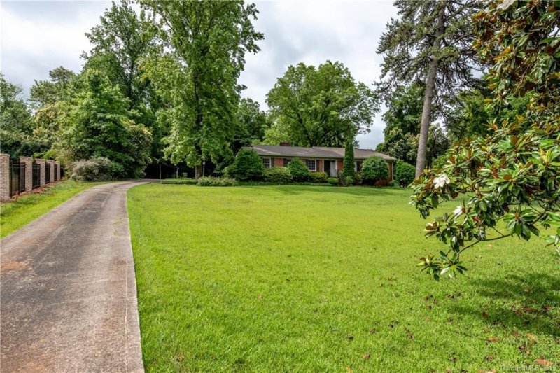 Property image 2 at 801 Jefferson Drive, Charlotte, NC 28270