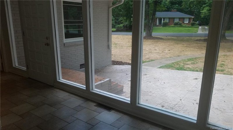 Property image 2 at 1123 Lynnbrook Drive, Charlotte, NC 28211