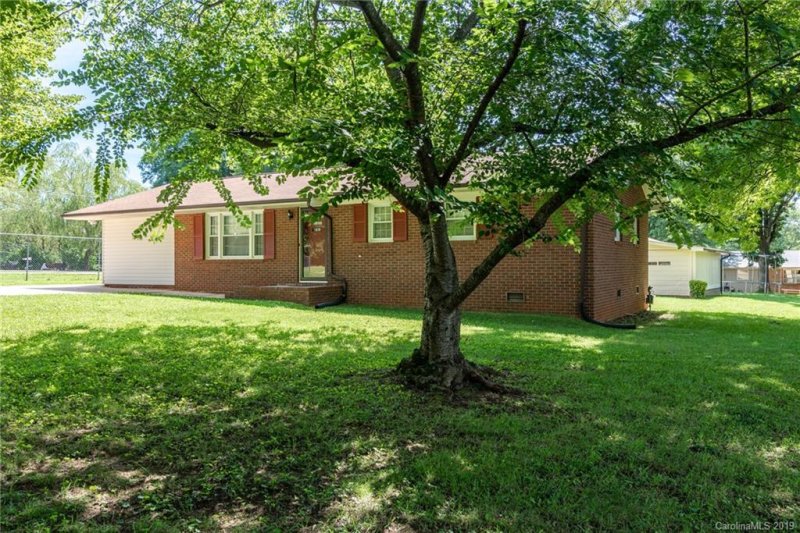 Property image 2 at 1484 17th Street Drive, Hickory, NC 28601