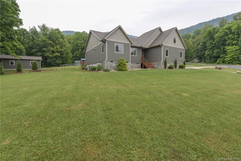 Property image 2 at 501 Stepping Stone Lane, Waynesville, NC 28786