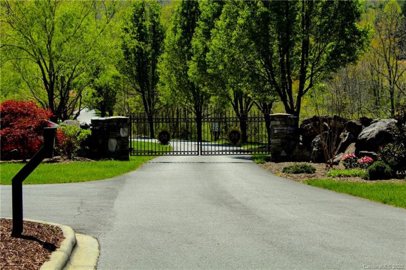 Property image 2 at 9999 Sovereign Lane, Fairview, NC 28730