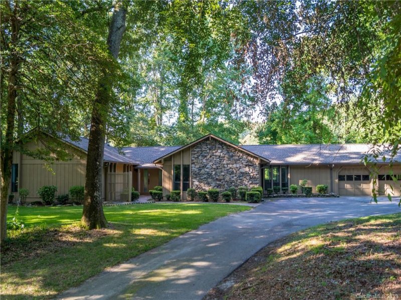 Property image 2 at 3011 Chestnut Tree Road, Hendersonville, NC 28792