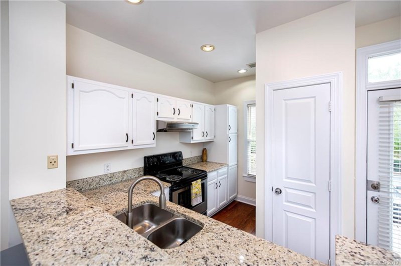 Property image 3 at 1083 Park West Drive, Charlotte, NC 28209