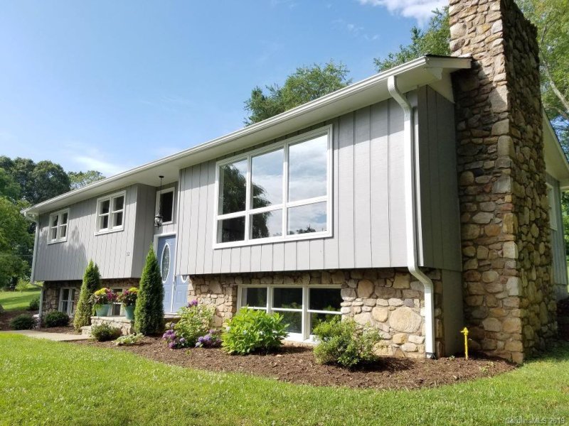 Property image 2 at 32 Sheppard Drive, Asheville, NC 28806