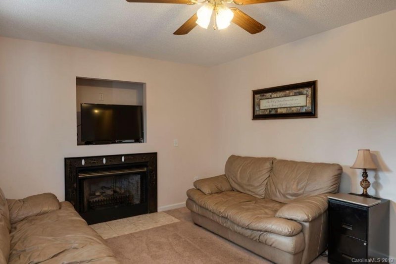 Property image 3 at 1862 Green Leaf Court, Conover, NC 28613