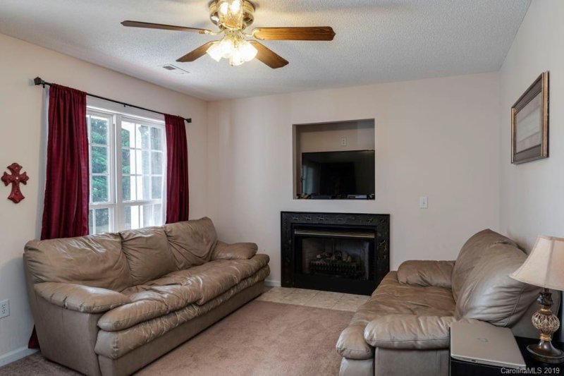 Property image 4 at 1862 Green Leaf Court, Conover, NC 28613