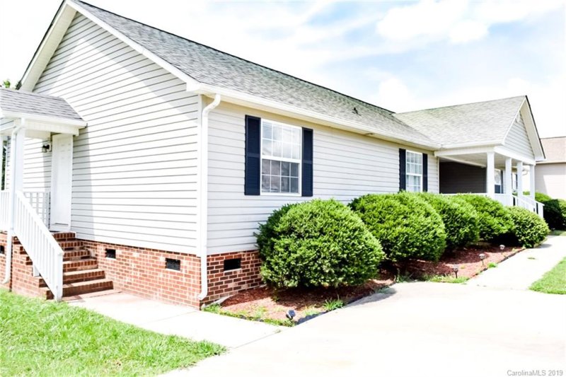 Property image 2 at 5005 Sedgefield Drive, Lancaster, SC 29720