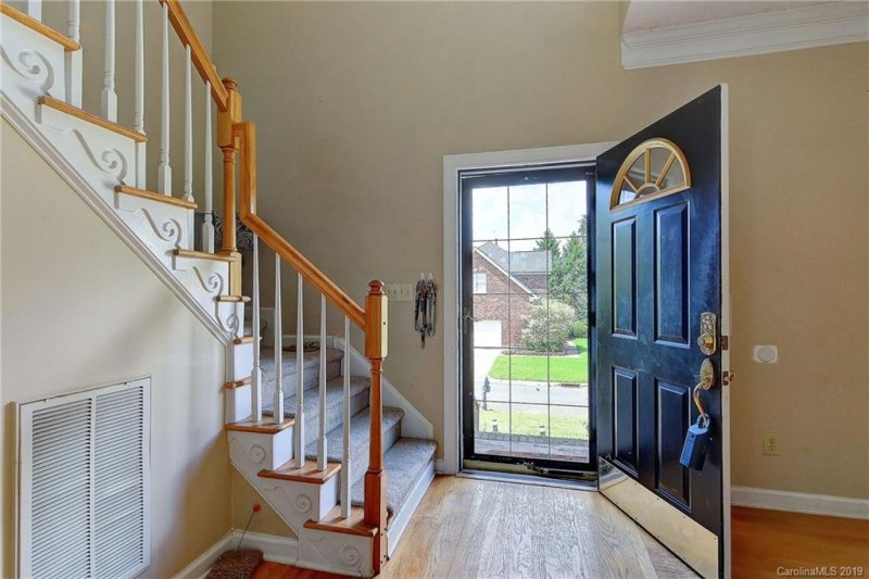 Property image 2 at 6813 Ridge Haven Lane, Charlotte, NC 28277