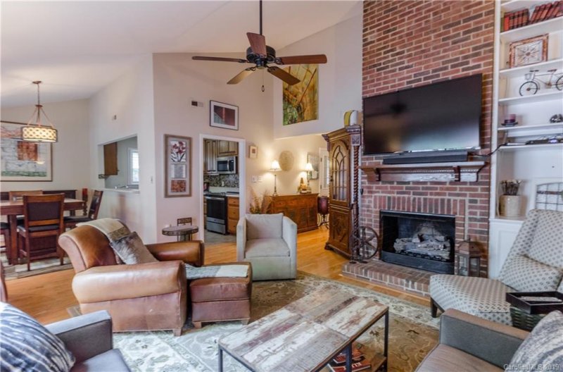 Property image 3 at 803 Farm Tree Lane, Charlotte, NC 28209