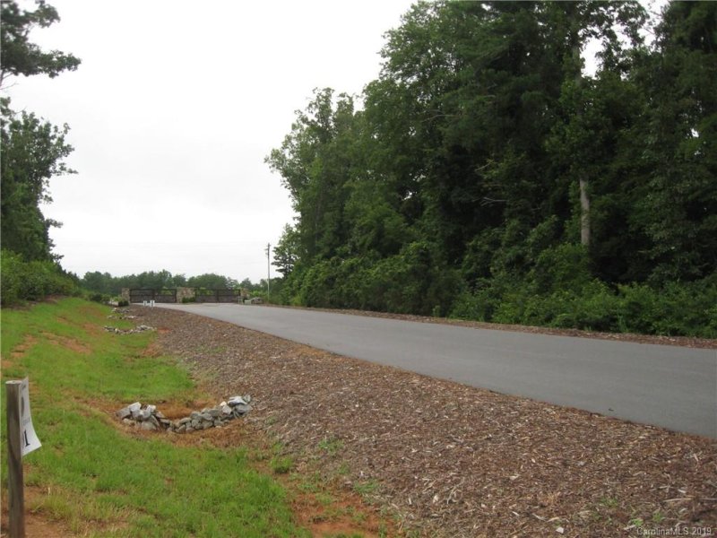 Property image 4 at 1092 Mast Hook Way, Morganton, NC 28655