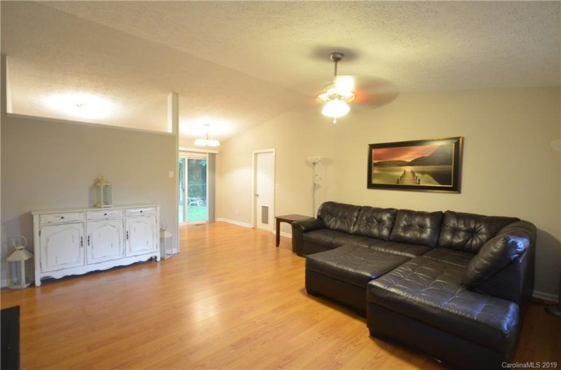 Property image 3 at 18 Stoney Nob Drive, Hendersonville, NC 28792